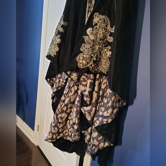 Velvet cape with embroidery - Ramadan or Eid - Picture 4 of 6